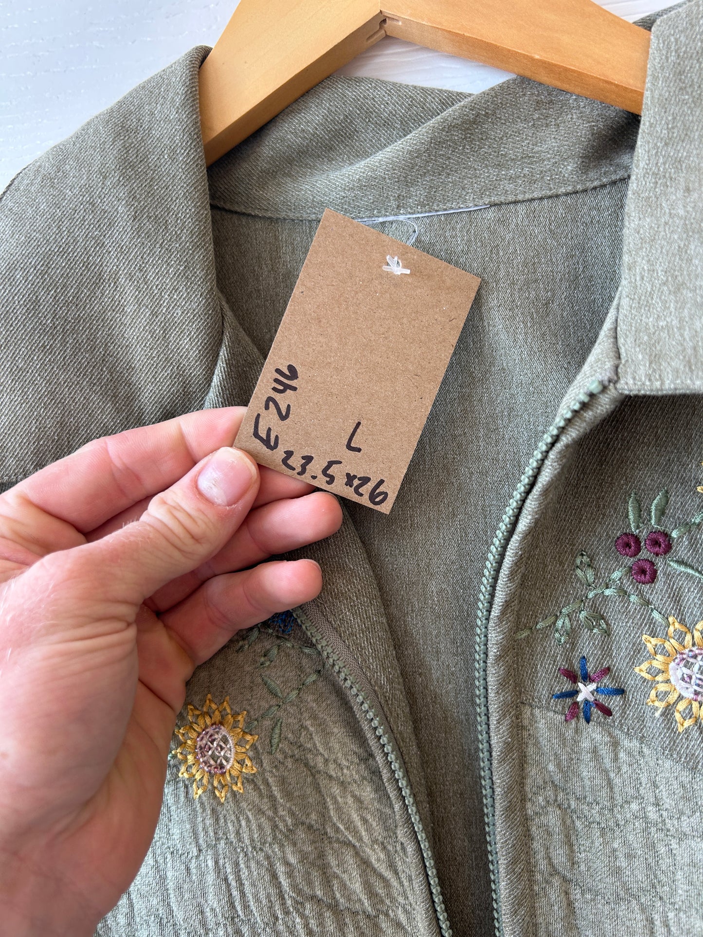 Embroidered flower zipup - L