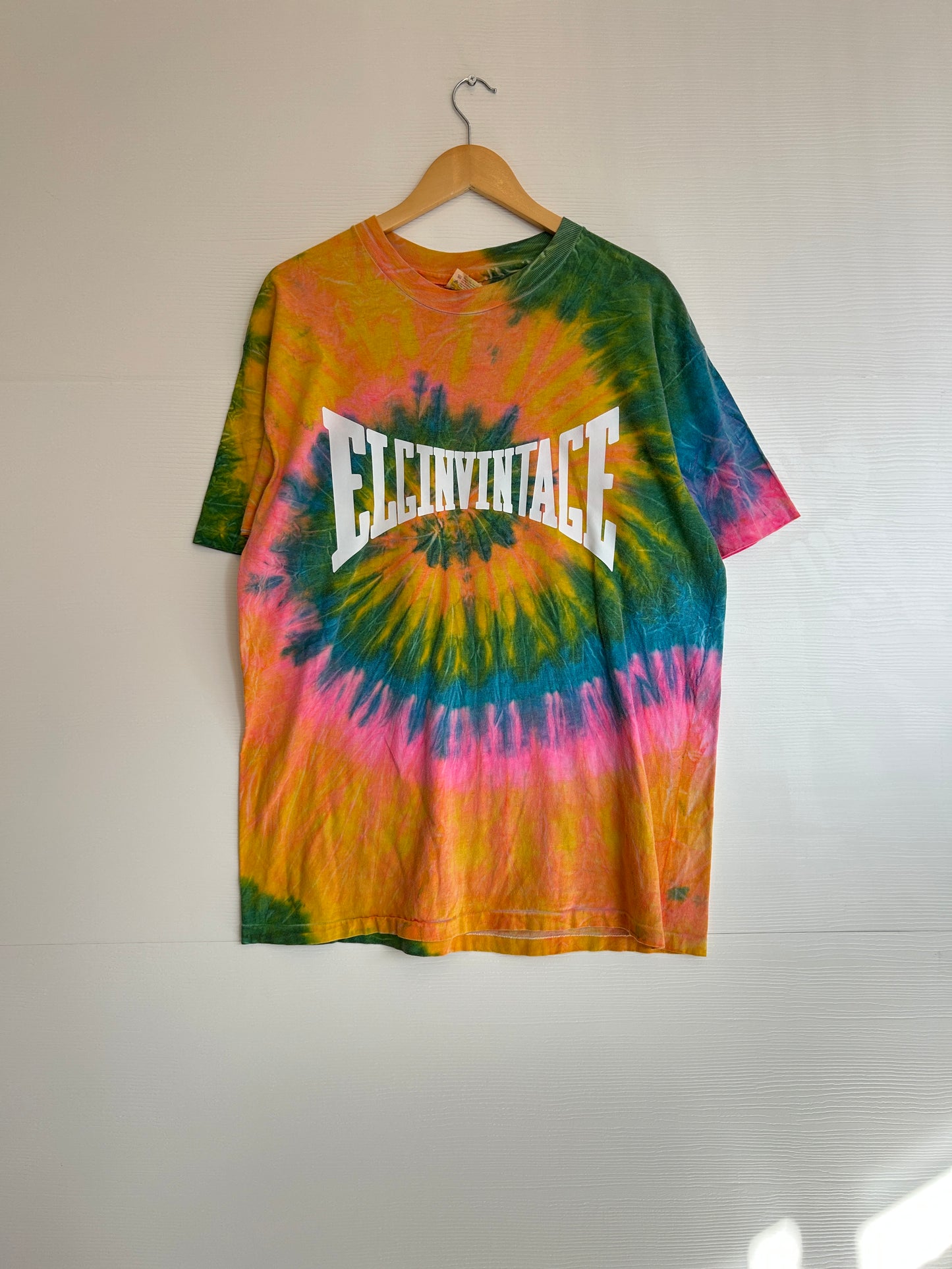 EV tee