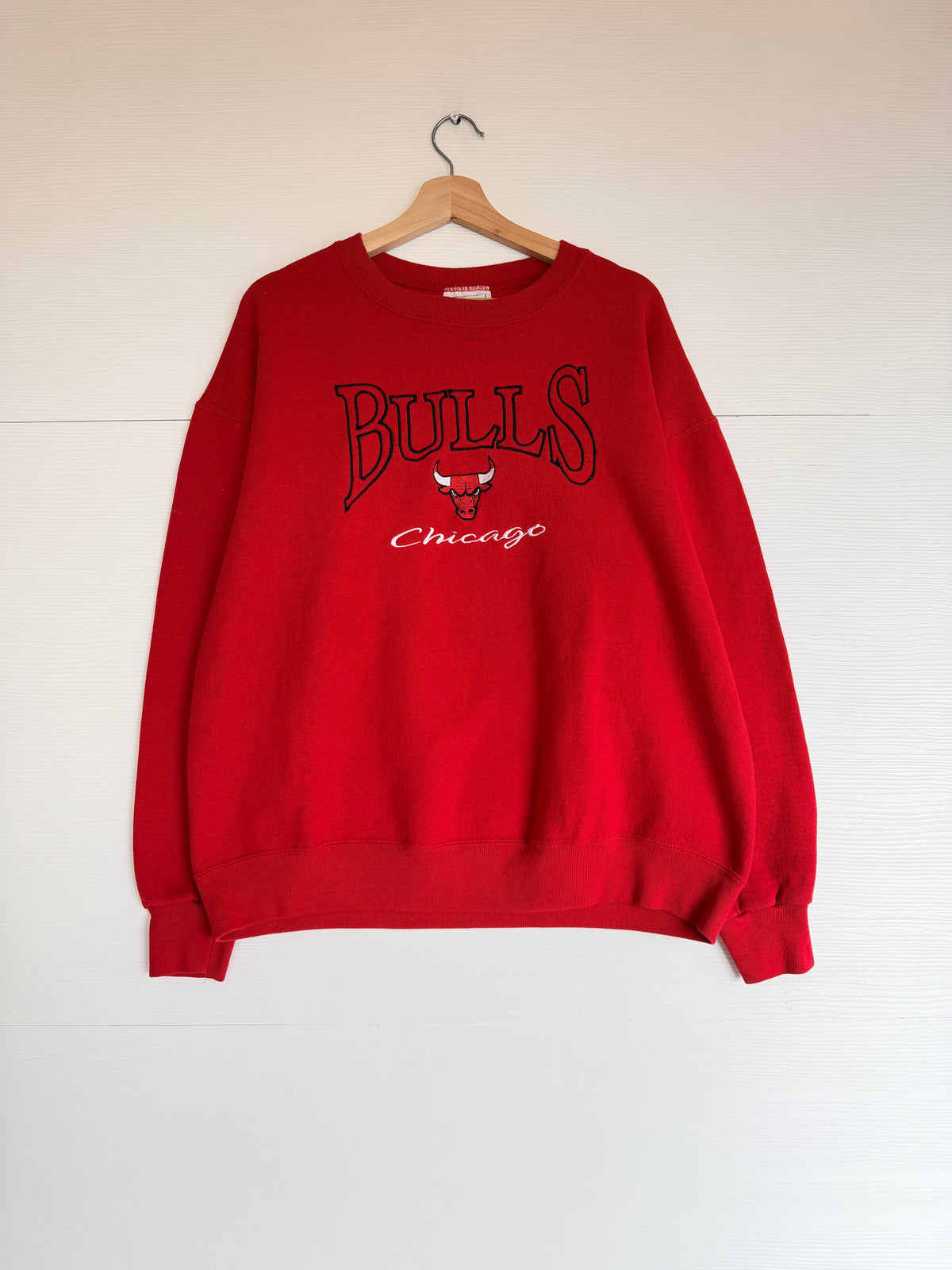 Embroidered Bulls Crewneck - L