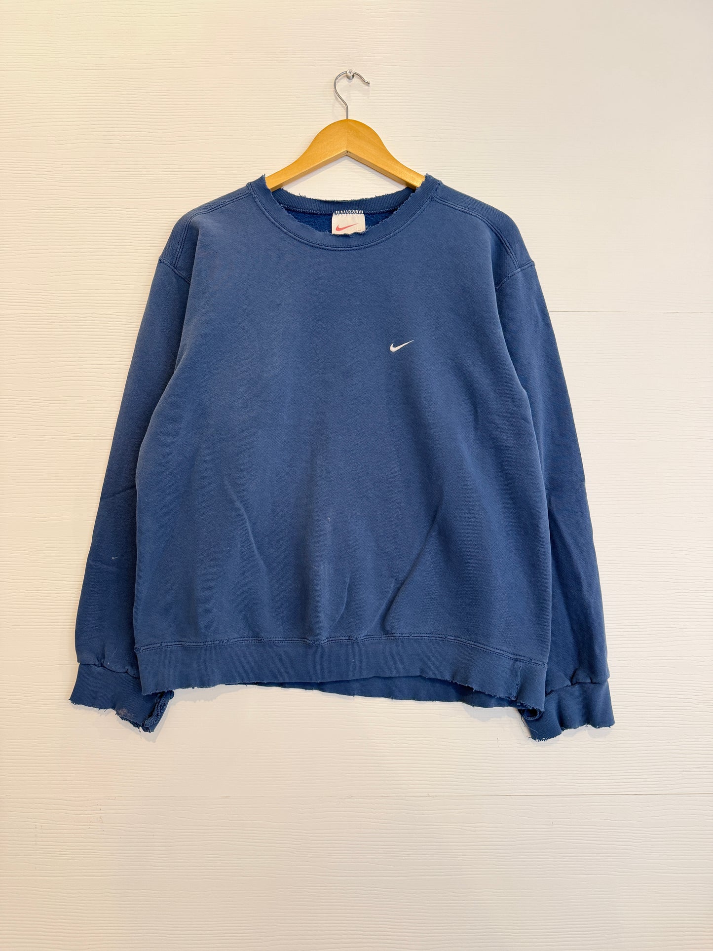 Distressed Nike crew - M