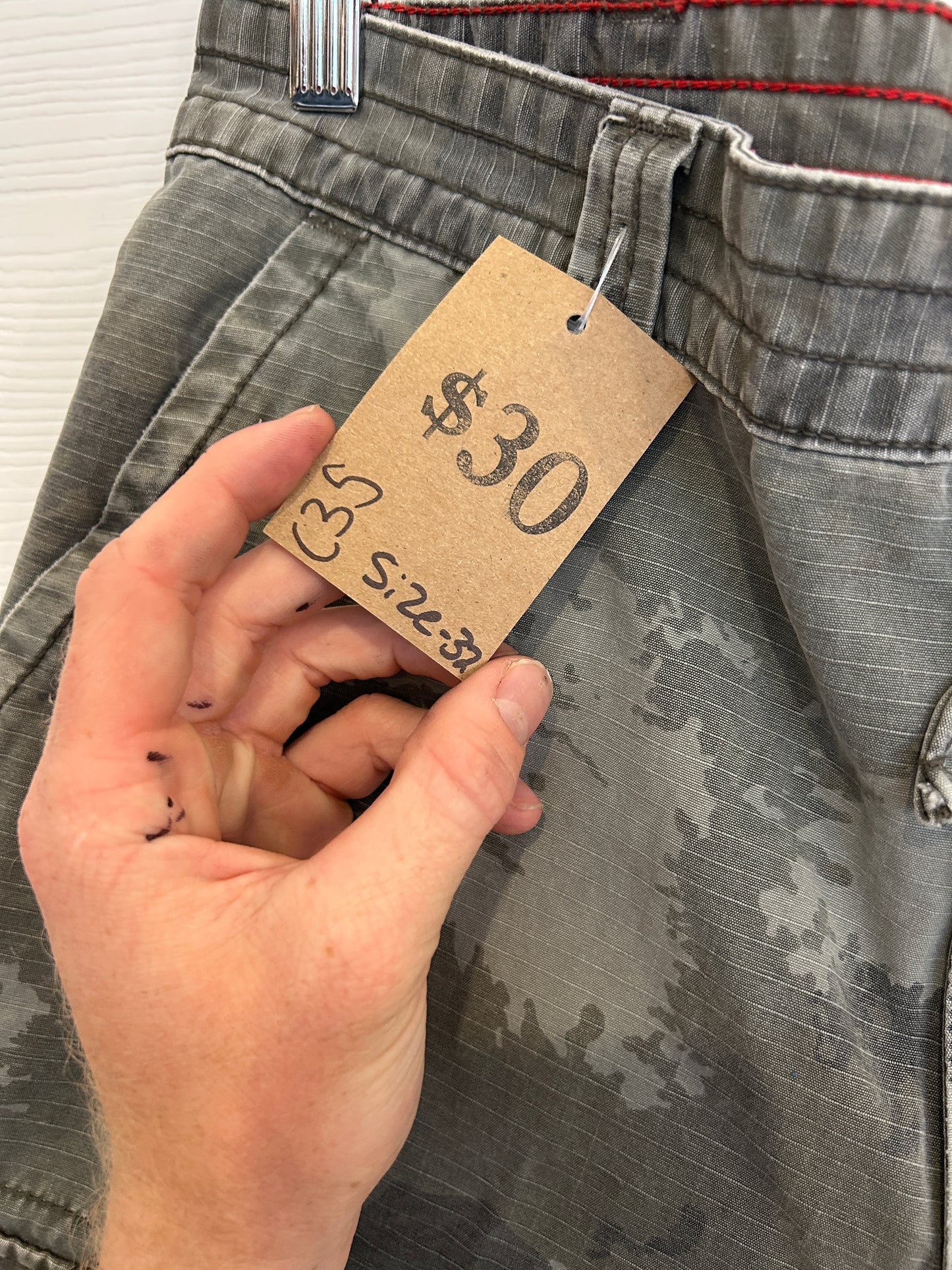Mossimo cargo shorts - 32