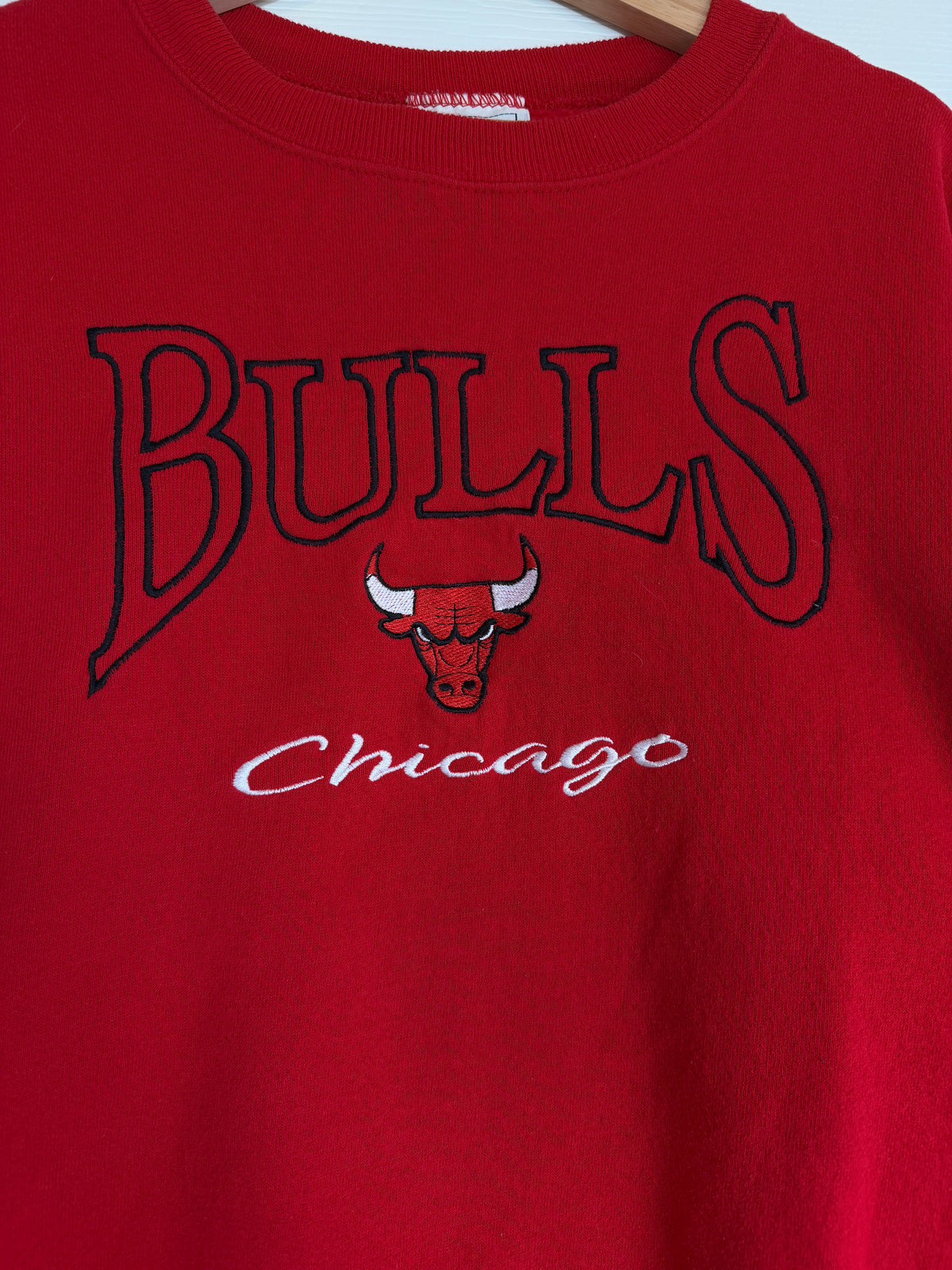 Embroidered Bulls Crewneck - L