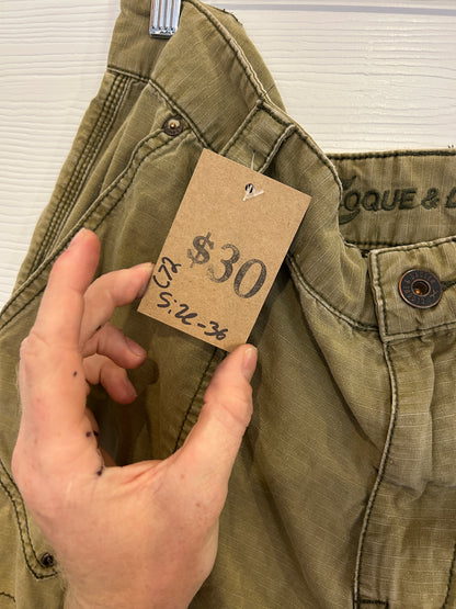 Cloque & dagger green cargo shorts - 36