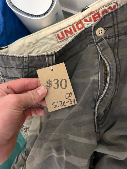 Union bay camo cargo shorts - 34