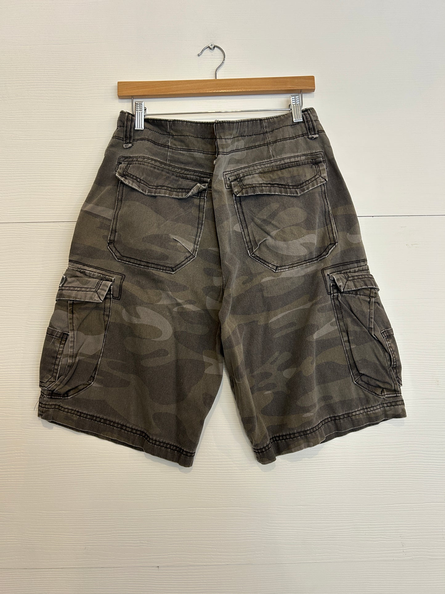 Union bay camo cargo shorts - 34