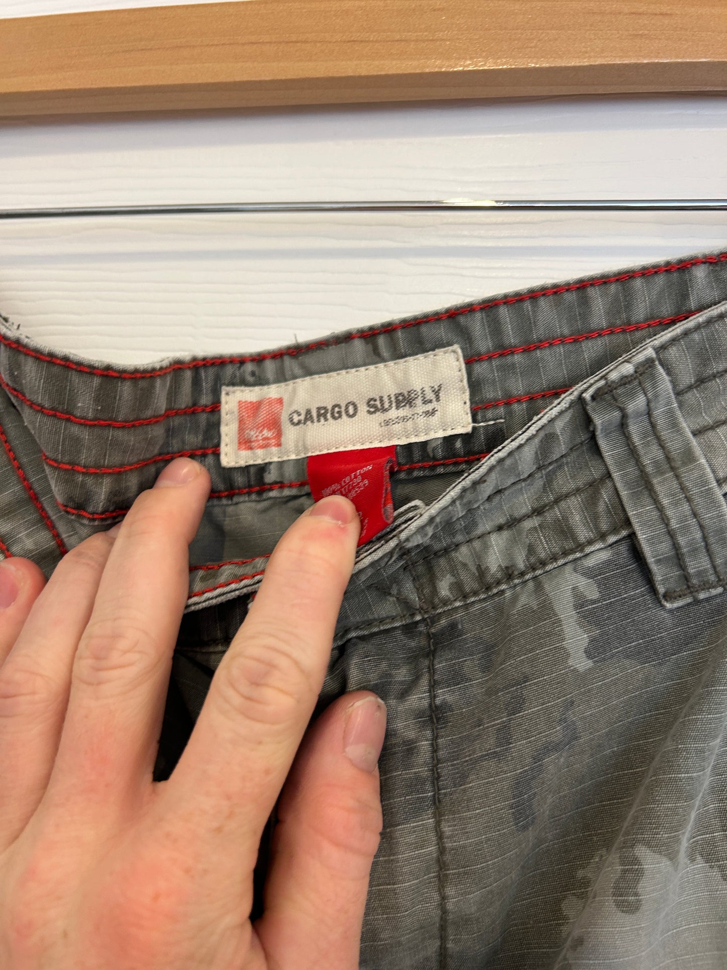 Mossimo cargo shorts - 32