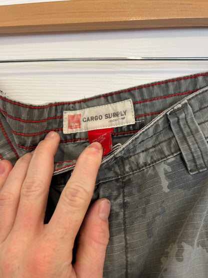 Mossimo cargo shorts - 32